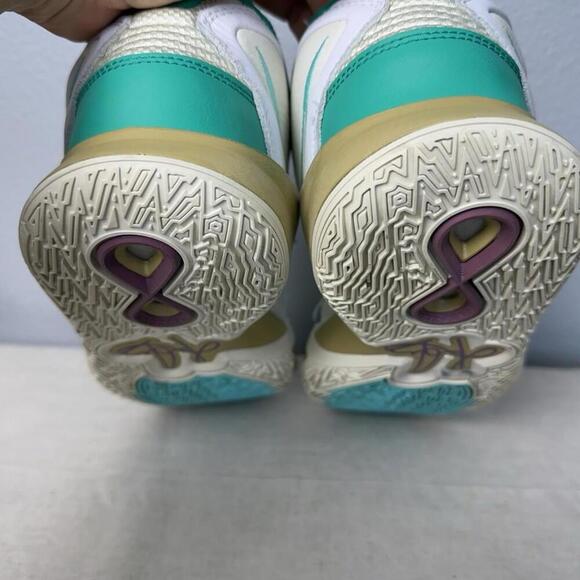 Size 9- Nike Sue Bird x Kyrie Infinity Golden Tribute - Picture 8 of 9